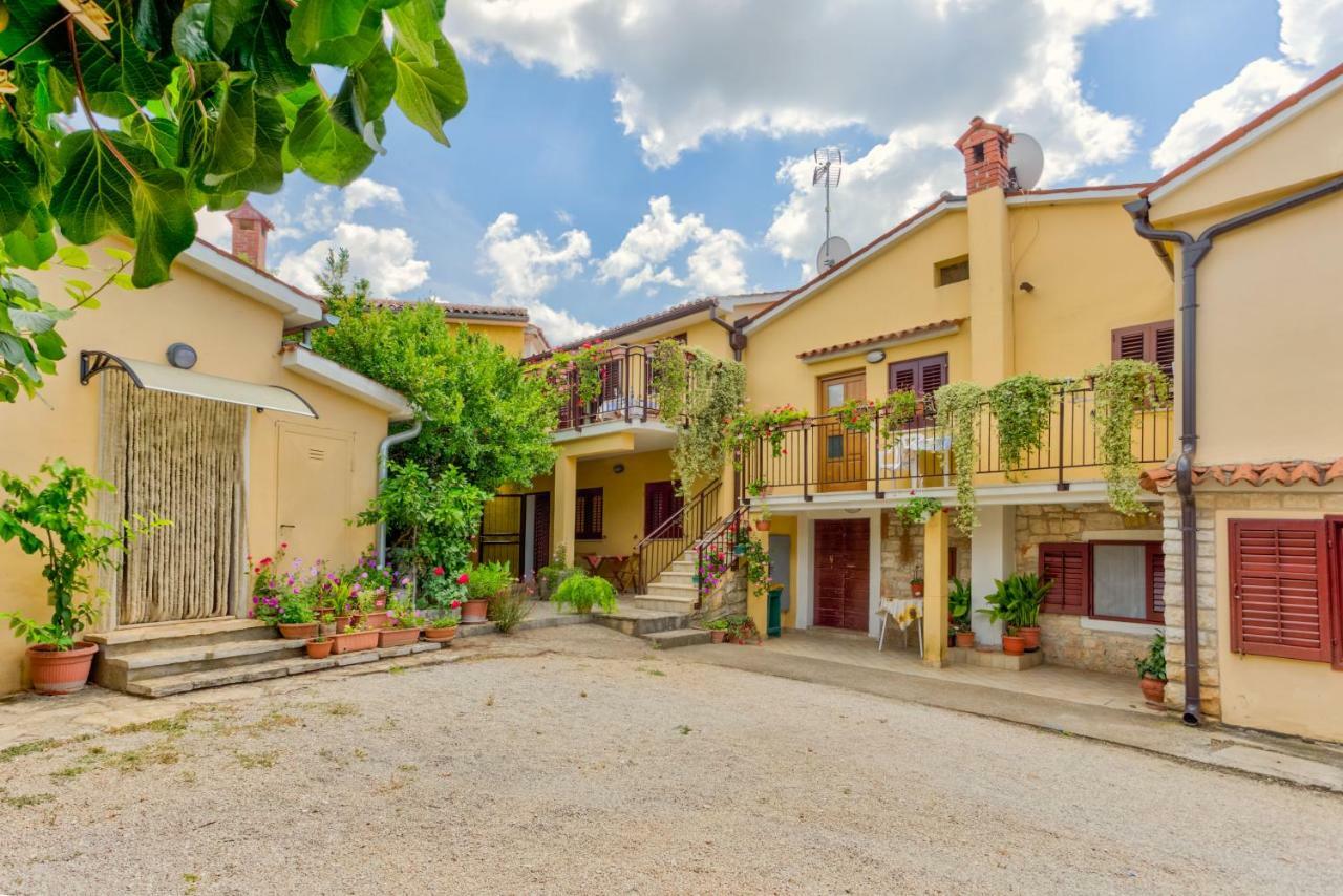 Apartments Redenta Tar-Vabriga 외부 사진