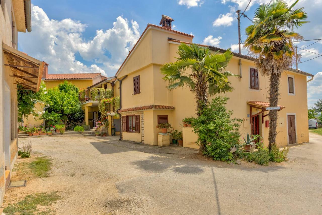 Apartments Redenta Tar-Vabriga 외부 사진